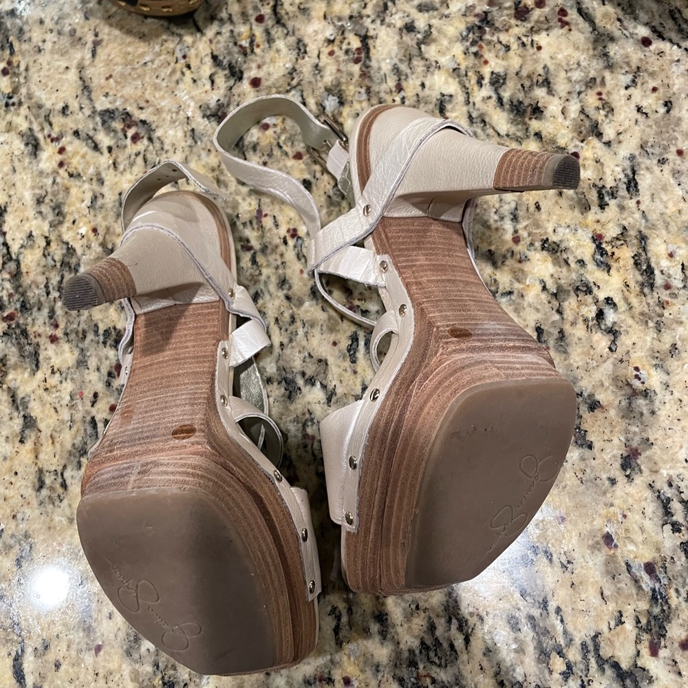 Shoes - Picture 4 of 5